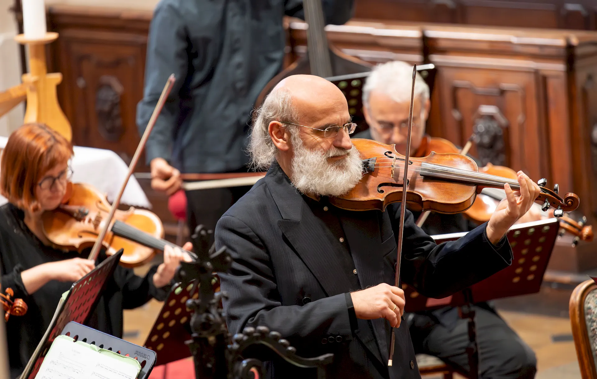 Baroque violinist Václav Návrat performing with Vivaldi Orchestra Praga in Prague