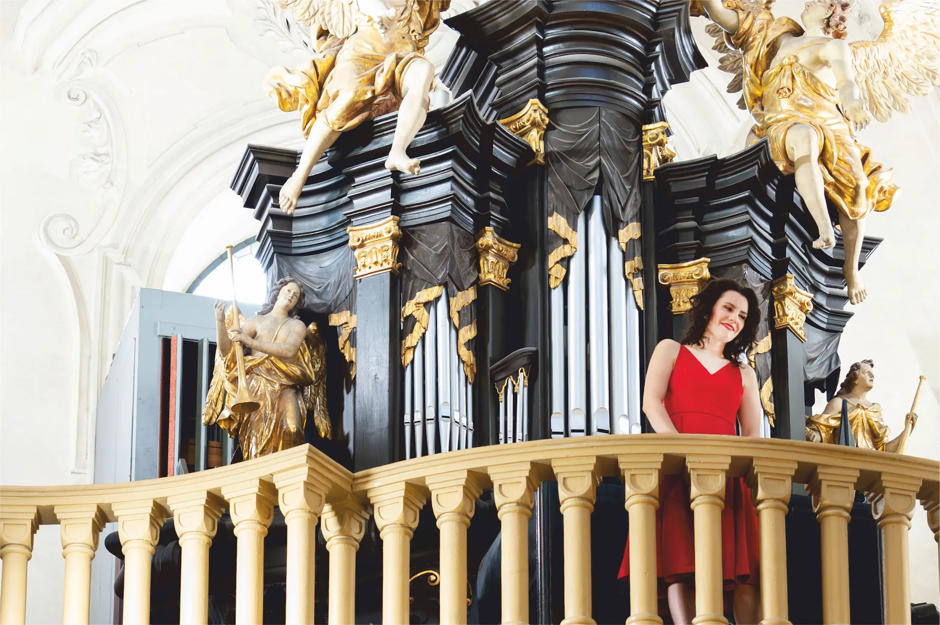 Soprano Zuzana Koś Kopřivová singing beside the pipe organ in Kostel sv. Mikuláše