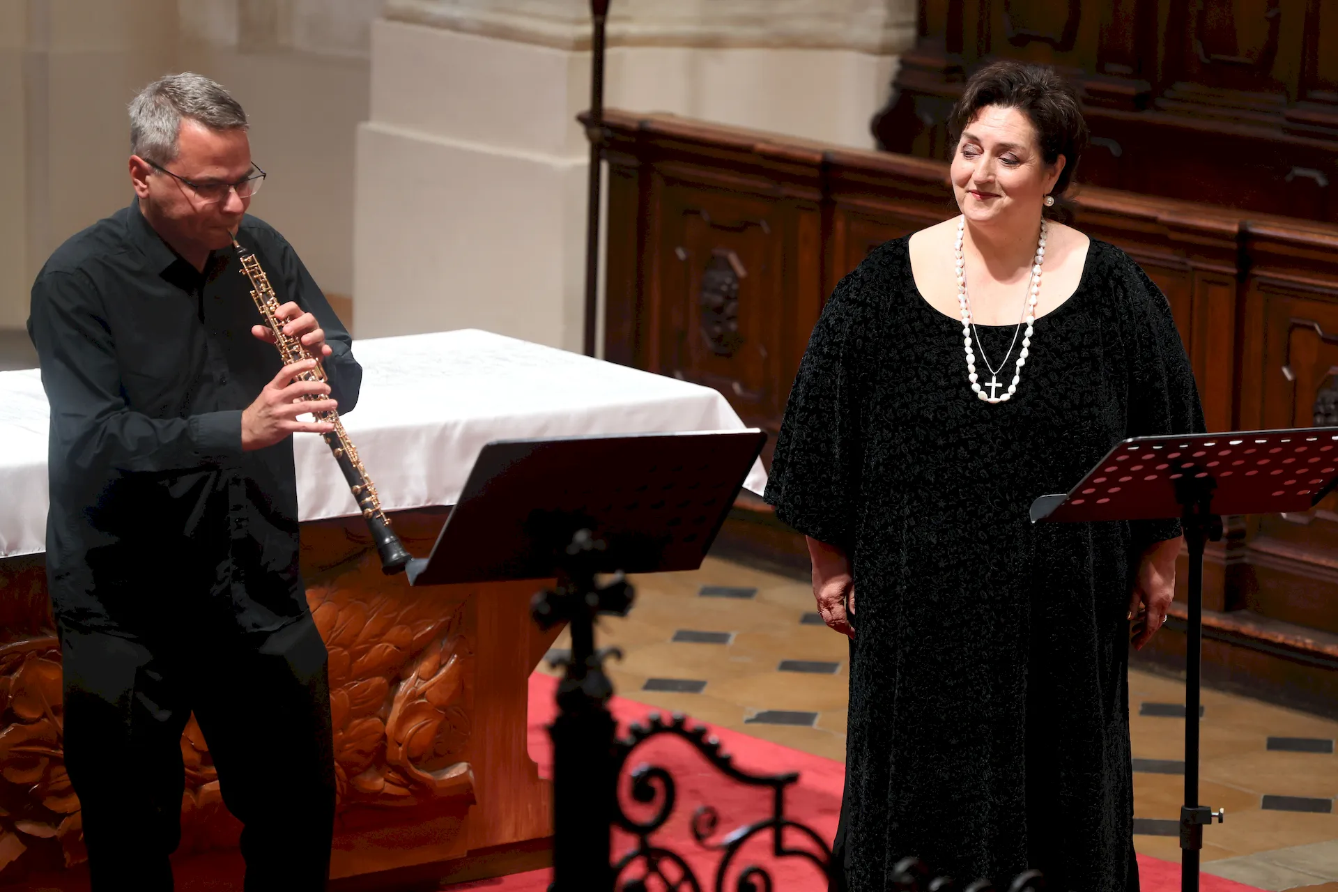 Yvona Škvárová singing with oboist Vratislav Vlna inside Kostel sv. Mikuláše